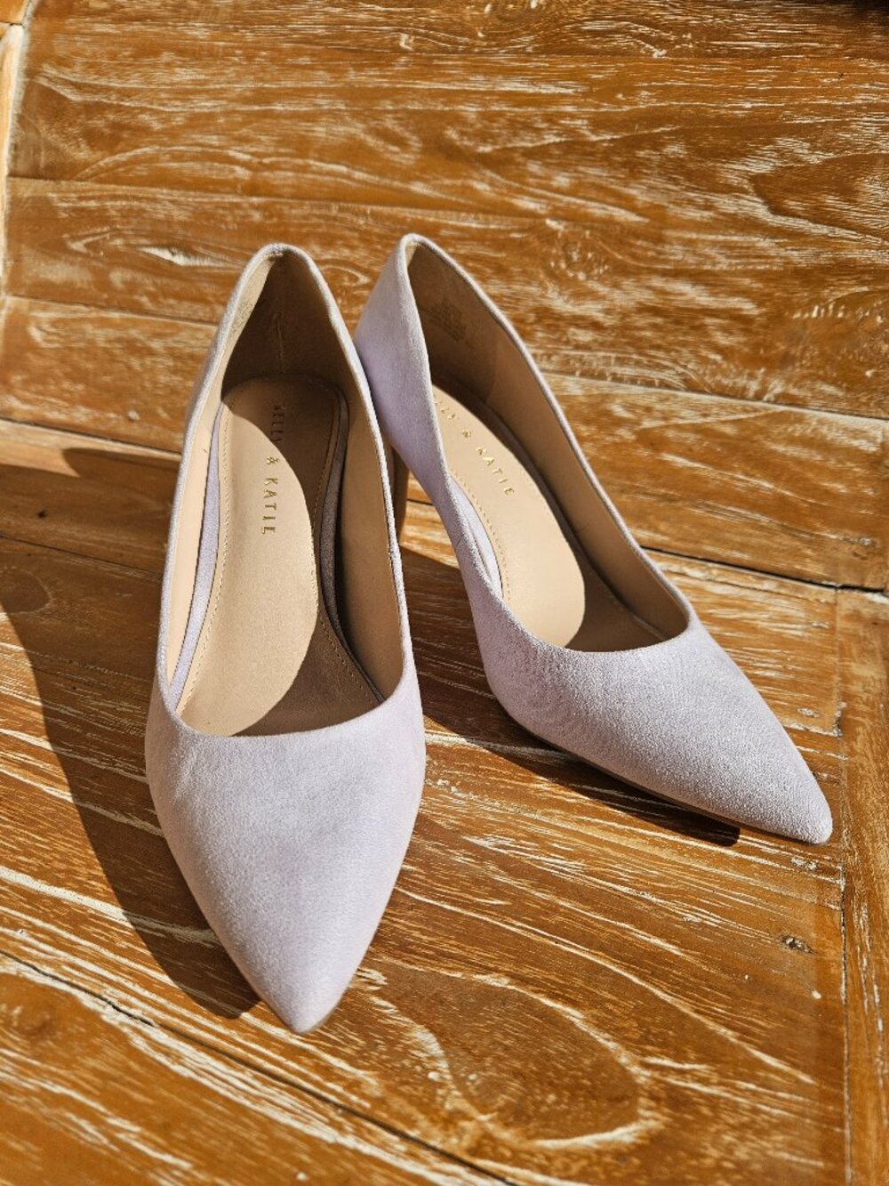 Lavender Suede pumps, size 8 - Picture 3 of 5